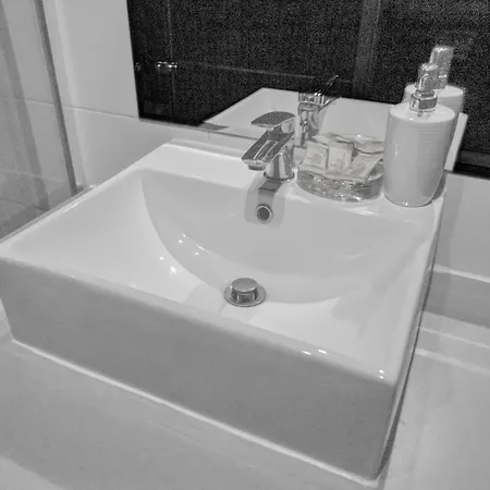 Ochota - Park, Bus&trains Nearby - By Rentujemy Апартаменты Варшава