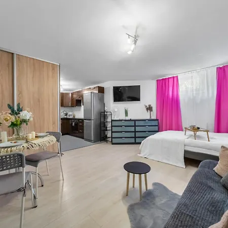 Ochota - Park, Bus&trains Nearby - By Rentujemy Апартаменты *