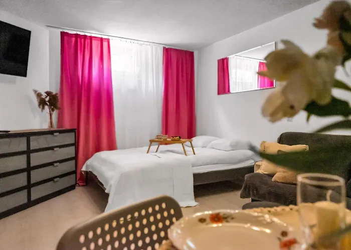 아파트 Ochota - Park, Bus&trains Nearby - By Rentujemy *