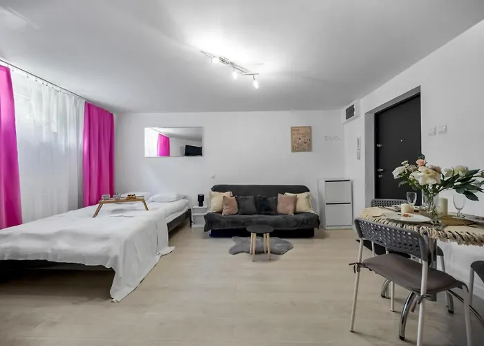 Ochota - Park, Bus&trains Nearby - By Rentujemy 아파트 바르샤바