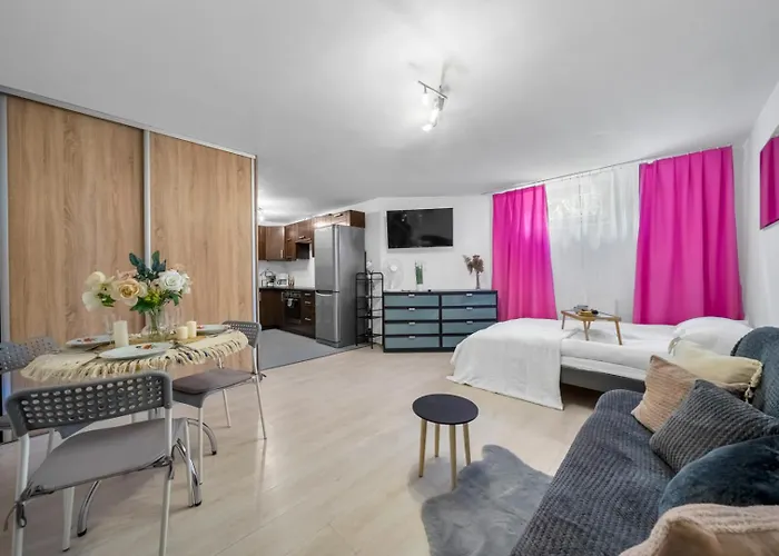 Ochota - Park, Bus&trains Nearby - By Rentujemy 아파트 *