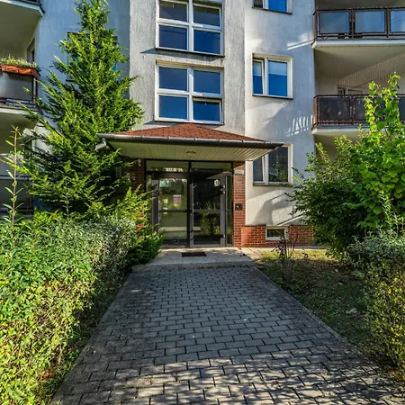Appartement Ochota - Park, Bus&trains Nearby - By Rentujemy