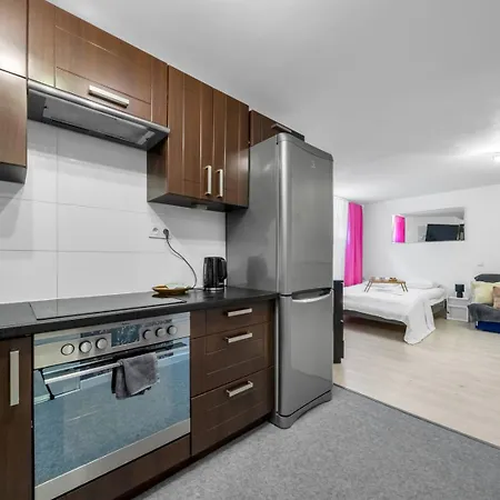Appartement Ochota - Park, Bus&trains Nearby - By Rentujemy *