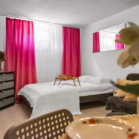 Appartement Ochota - Park, Bus&trains Nearby - By Rentujemy *
