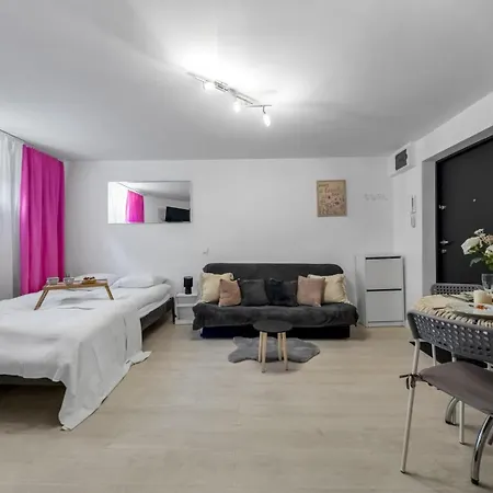 Ochota - Park, Bus&trains Nearby - By Rentujemy Appartement Varsovie