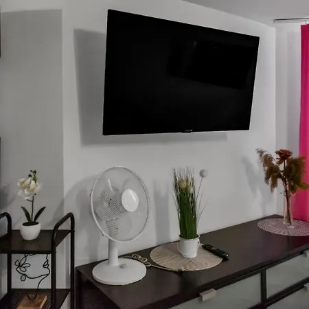 Appartement Ochota - Park, Bus&trains Nearby - By Rentujemy Varsovie