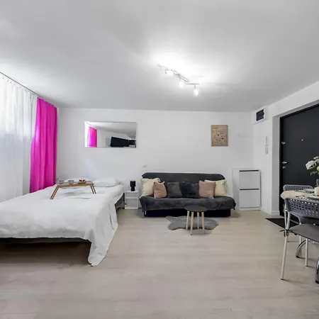 Ochota - Park, Bus&trains Nearby - By Rentujemy Appartement *