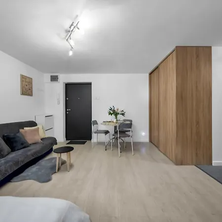 Ochota - Park, Bus&trains Nearby - By Rentujemy Warszawa