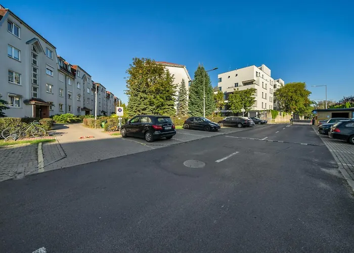 Lejlighed Ochota - Park, Bus&trains Nearby - By Rentujemy