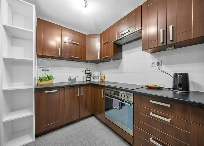 Ochota - Park, Bus&trains Nearby - By Rentujemy Warszawa